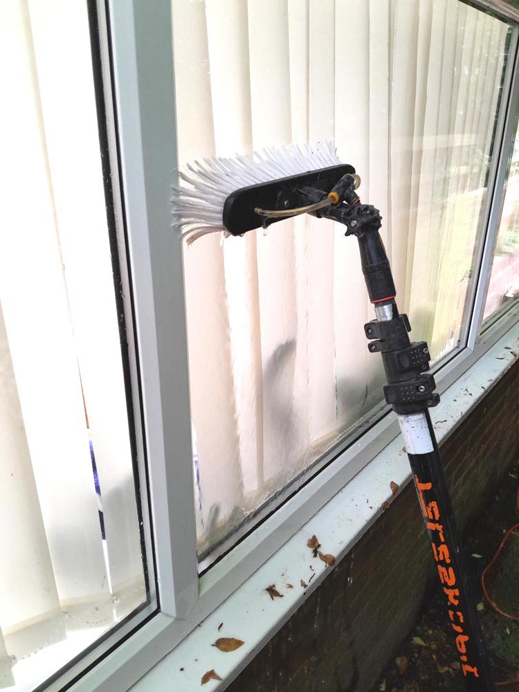 Window-cleaner-in-roughton